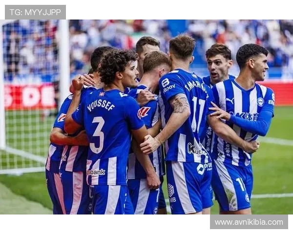 阿拉维斯五十周年致敬受害者